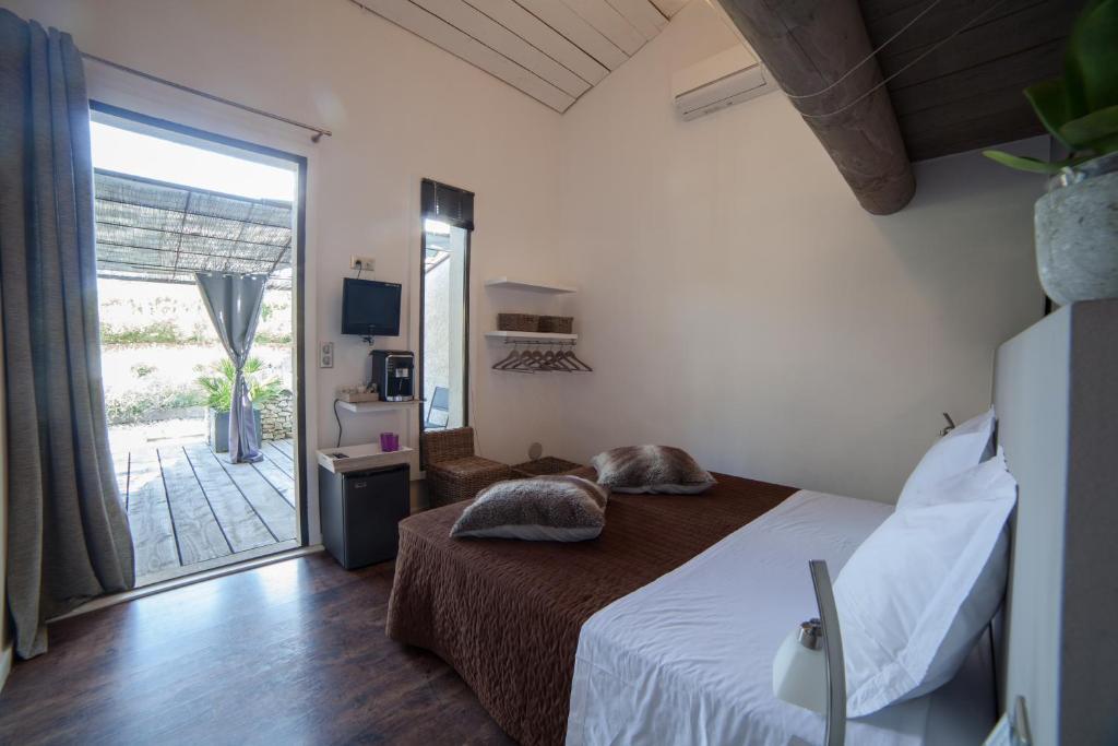 L'Auberge De L'Aubergine Eygalieres  Room photo
