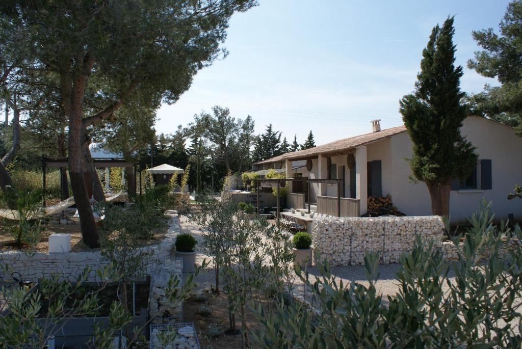 L'Auberge De L'Aubergine Eygalieres  Exterior photo