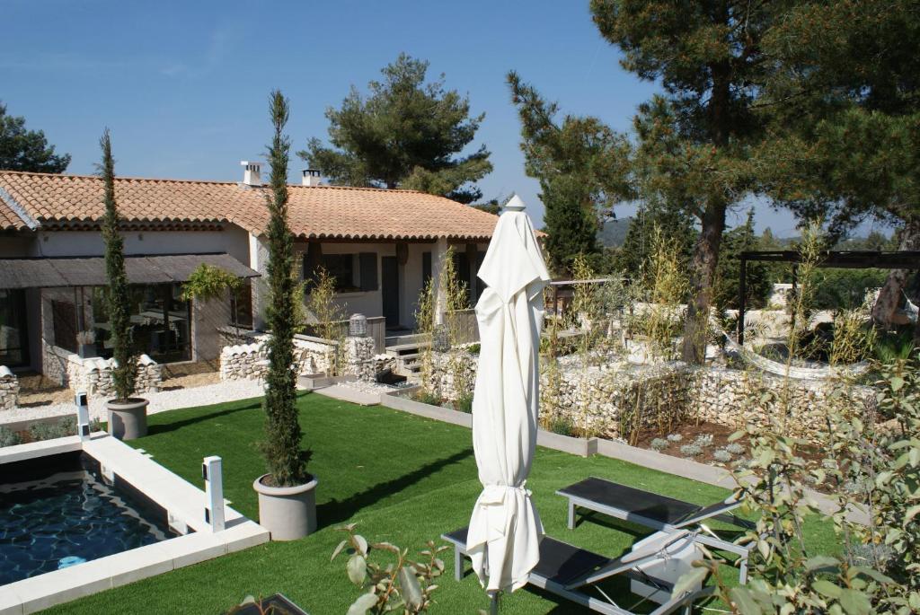L'Auberge De L'Aubergine Eygalieres  Exterior photo