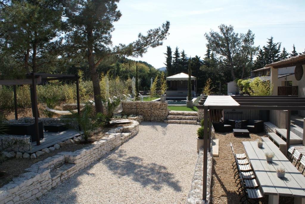 L'Auberge De L'Aubergine Eygalieres  Exterior photo